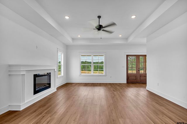 470 E Cupit Way, Gladewater, TX 75647