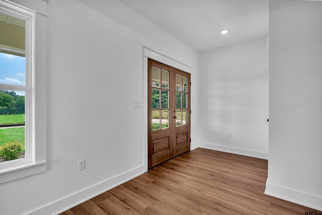470 E Cupit Way, Gladewater, TX 75647