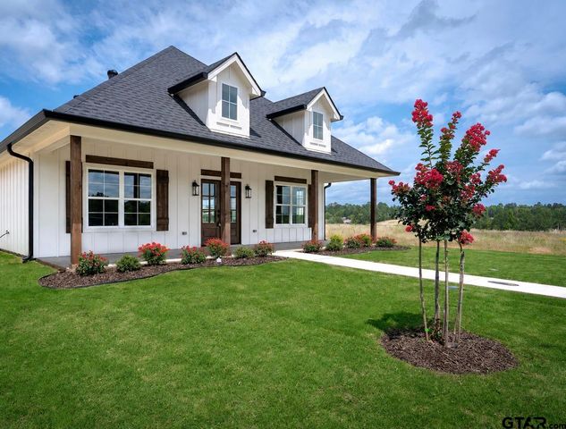 470 E Cupit Way, Gladewater, TX 75647