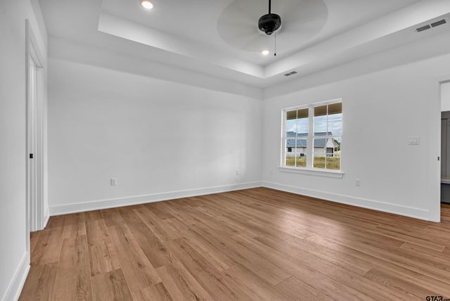470 E Cupit Way, Gladewater, TX 75647