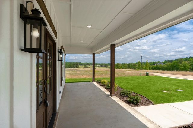 470 E Cupit Way, Gladewater, TX 75647