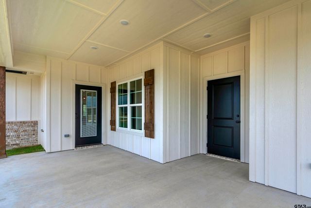 470 E Cupit Way, Gladewater, TX 75647