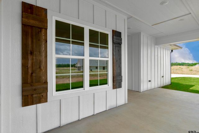 470 E Cupit Way, Gladewater, TX 75647