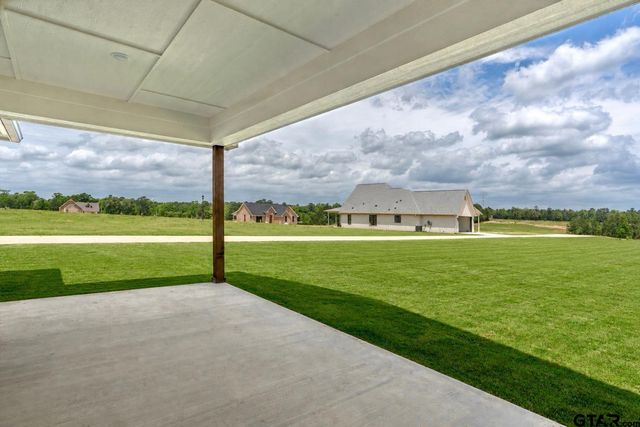 470 E Cupit Way, Gladewater, TX 75647