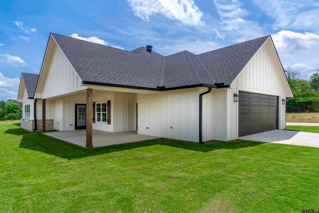 470 E Cupit Way, Gladewater, TX 75647