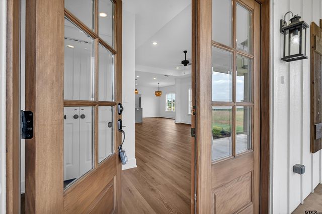 470 E Cupit Way, Gladewater, TX 75647