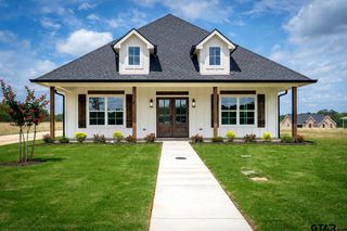 470 E Cupit Way, Gladewater, TX 75647