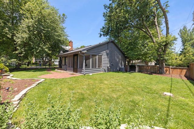 212 Tamarack Avenue, Naperville, IL 60540