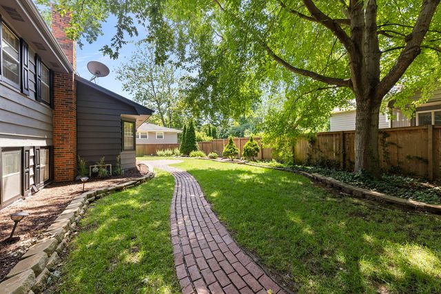 212 Tamarack Avenue, Naperville, IL 60540