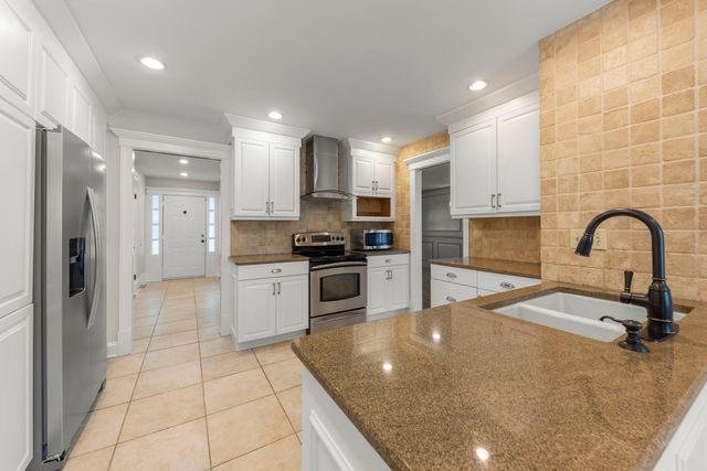 212 Tamarack Avenue, Naperville, IL 60540