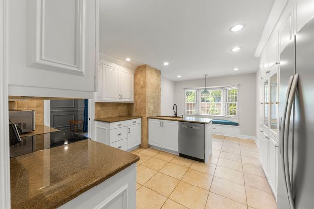 212 Tamarack Avenue, Naperville, IL 60540