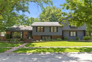 212 Tamarack Avenue, Naperville, IL 60540