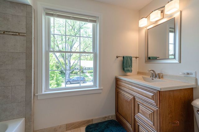 225 Stratford Road, Des Plaines, IL 60016