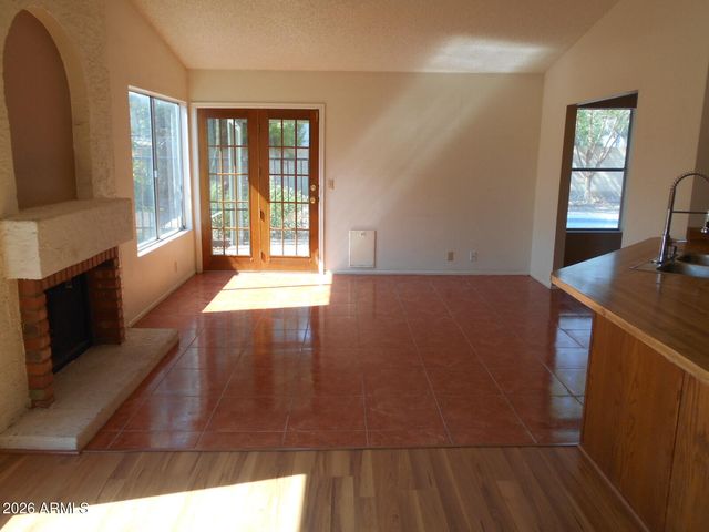 6532 W LUPINE Avenue, Glendale, AZ 85304