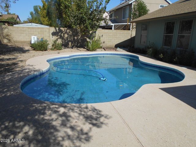 6532 W LUPINE Avenue, Glendale, AZ 85304