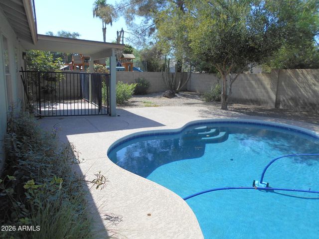 6532 W LUPINE Avenue, Glendale, AZ 85304