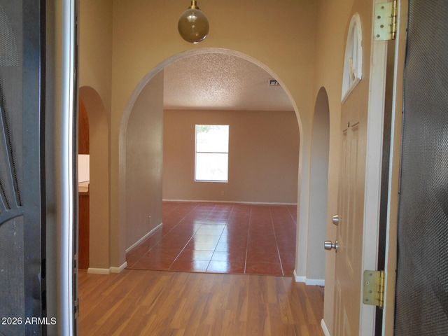 6532 W LUPINE Avenue, Glendale, AZ 85304