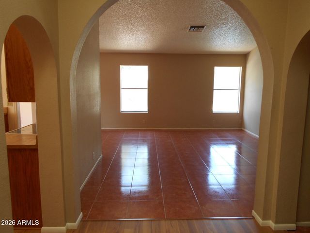 6532 W LUPINE Avenue, Glendale, AZ 85304