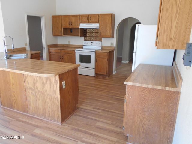 6532 W LUPINE Avenue, Glendale, AZ 85304
