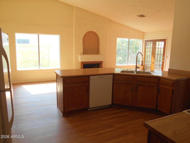 6532 W LUPINE Avenue, Glendale, AZ 85304