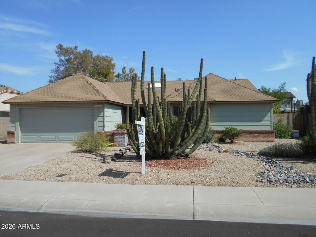 6532 W LUPINE Avenue, Glendale, AZ 85304