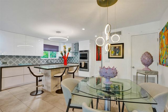 1050 NE 33rd Street, Oakland Park, FL 33334