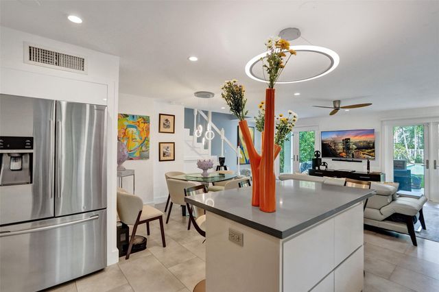 1050 NE 33rd Street, Oakland Park, FL 33334