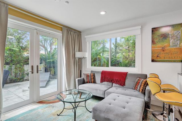 1050 NE 33rd Street, Oakland Park, FL 33334