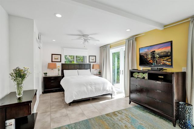 1050 NE 33rd Street, Oakland Park, FL 33334