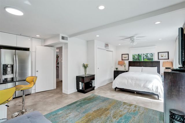 1050 NE 33rd Street, Oakland Park, FL 33334