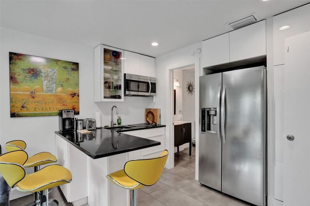 1050 NE 33rd Street, Oakland Park, FL 33334