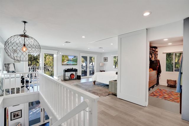 1050 NE 33rd Street, Oakland Park, FL 33334