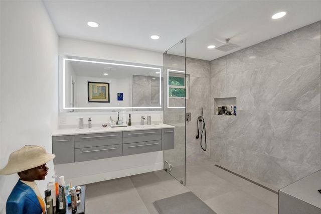 1050 NE 33rd Street, Oakland Park, FL 33334