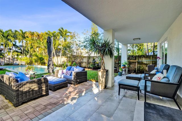 1050 NE 33rd Street, Oakland Park, FL 33334