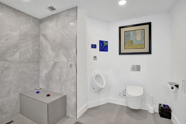 1050 NE 33rd Street, Oakland Park, FL 33334