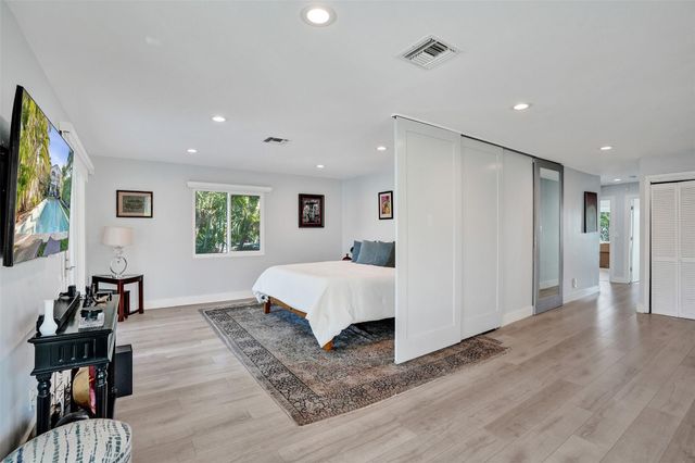 1050 NE 33rd Street, Oakland Park, FL 33334