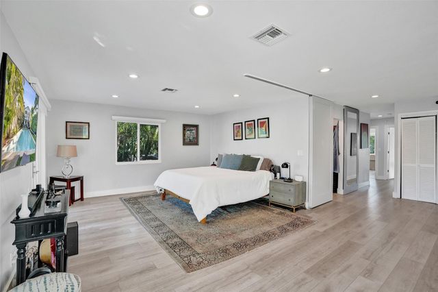 1050 NE 33rd Street, Oakland Park, FL 33334