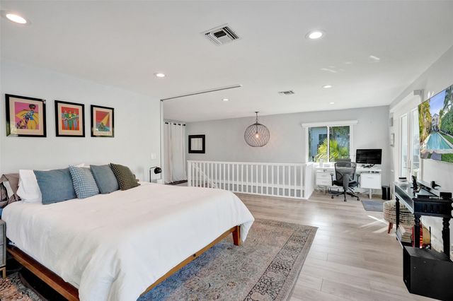 1050 NE 33rd Street, Oakland Park, FL 33334