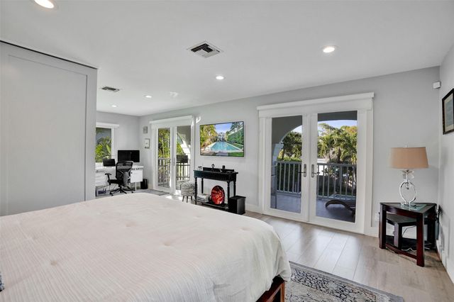 1050 NE 33rd Street, Oakland Park, FL 33334