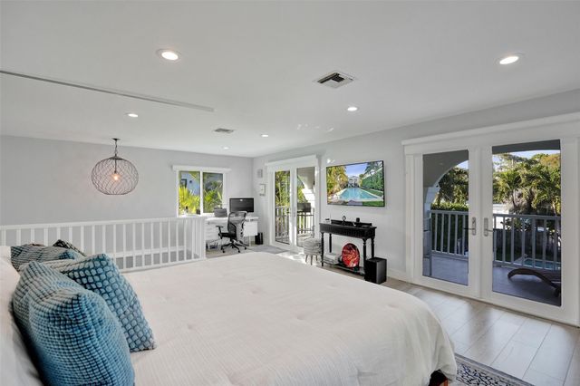 1050 NE 33rd Street, Oakland Park, FL 33334