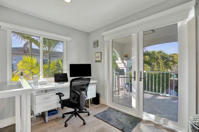 1050 NE 33rd Street, Oakland Park, FL 33334