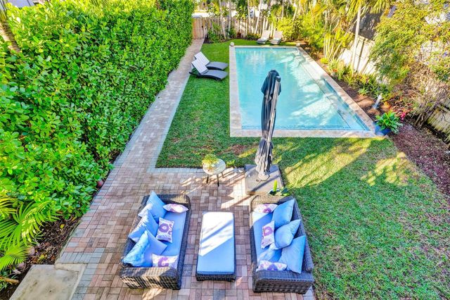 1050 NE 33rd Street, Oakland Park, FL 33334