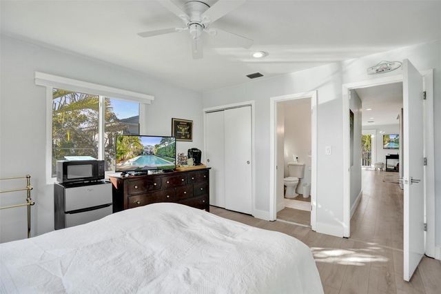 1050 NE 33rd Street, Oakland Park, FL 33334