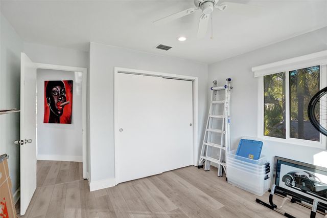 1050 NE 33rd Street, Oakland Park, FL 33334