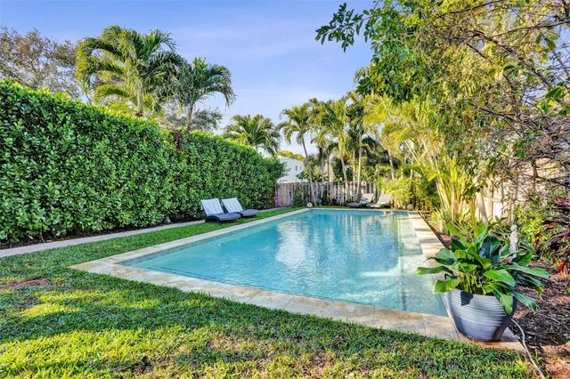 1050 NE 33rd Street, Oakland Park, FL 33334