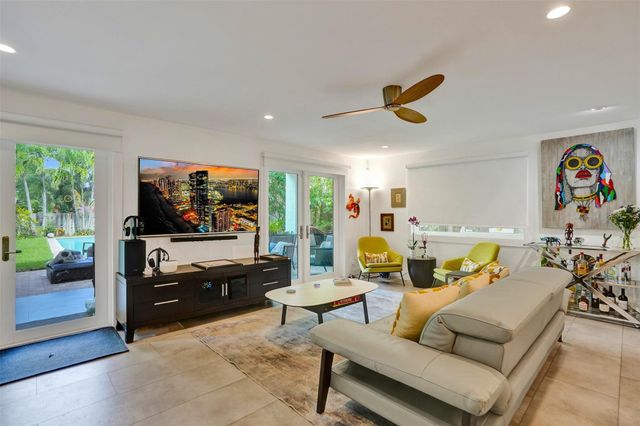 1050 NE 33rd Street, Oakland Park, FL 33334