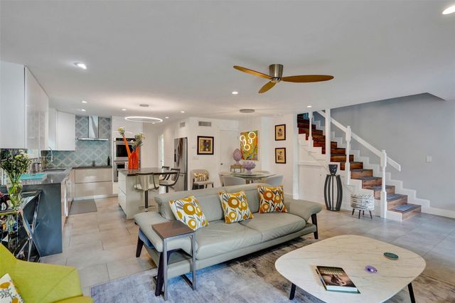 1050 NE 33rd Street, Oakland Park, FL 33334