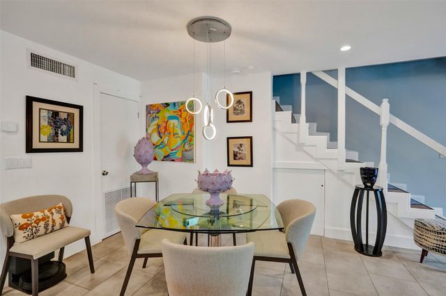 1050 NE 33rd Street, Oakland Park, FL 33334