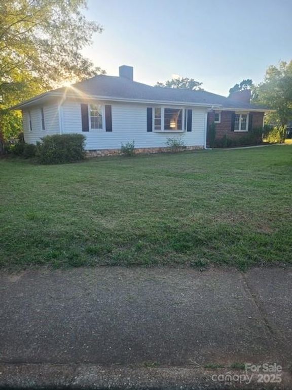 520 Lucerne Drive, Spartanburg, SC 29302