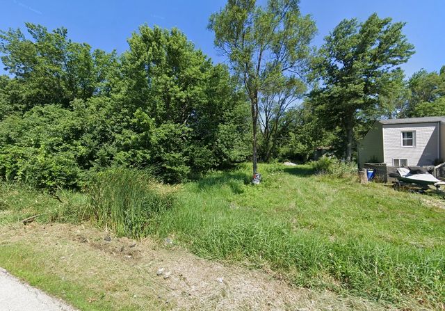 17W230 Red Oak Street, Bensenville, IL 60106
